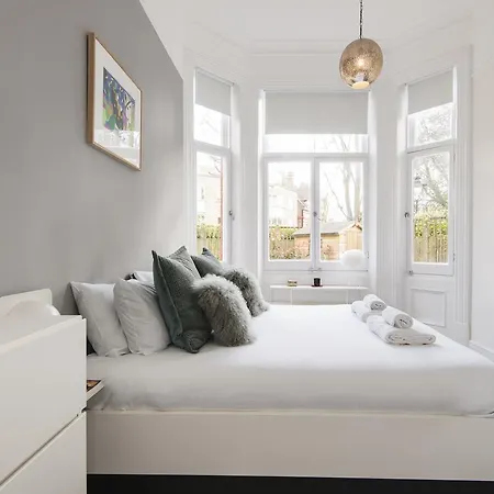 Luxurious Hampstead With Gorgeous Garden Apartment