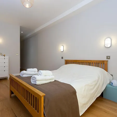1 Bedroom Converted Warehouse In Stoke Newington Apartment London