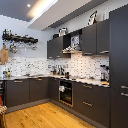 1 Bedroom Converted Warehouse In Stoke Newington London