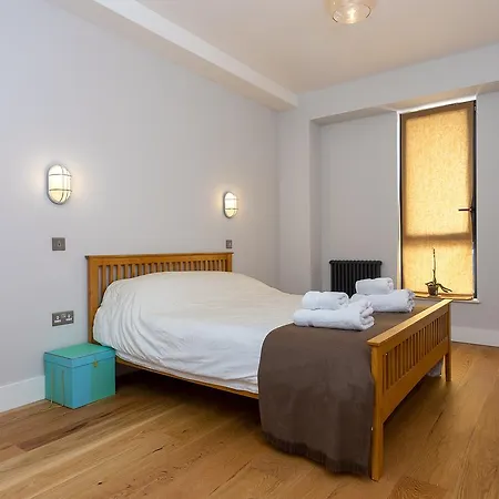 Apartment 1 Bedroom Converted Warehouse In Stoke Newington