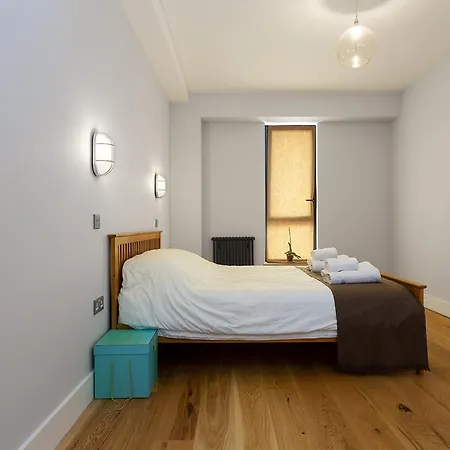 1 Bedroom Converted Warehouse In Stoke Newington * London