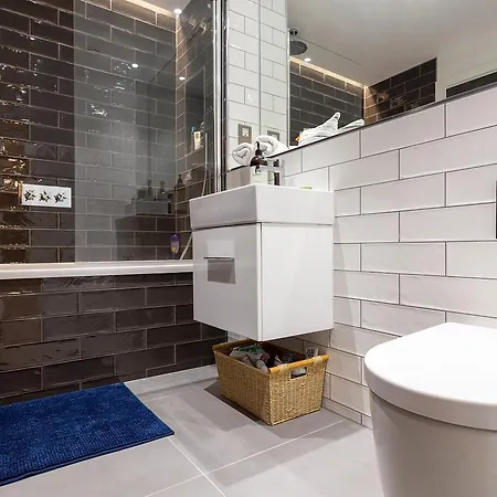Apartment 1 Bedroom Converted Warehouse In Stoke Newington London