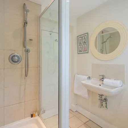 Large Family In Fulham Holiday home