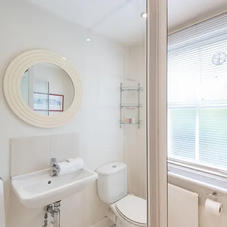 Large Family In Fulham Holiday home *
