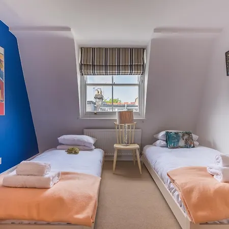 Large Family In Fulham * London