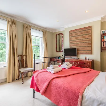 Large Family In Fulham Holiday home