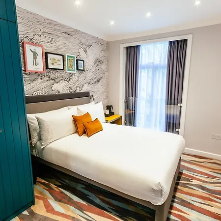 Hotell Oliver Plaza 4*