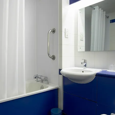 Travelodge London Kingston Upon Thames Hotel
