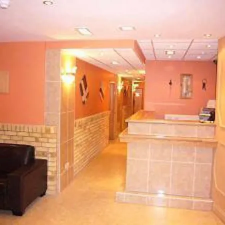 Rosemount Heathrow 2*