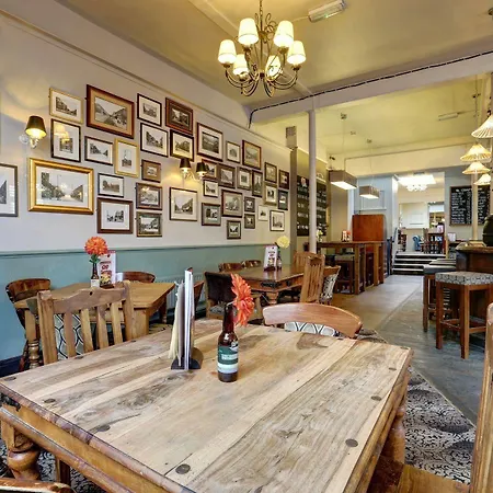 Hostel Publove @ The Crown, Battersea