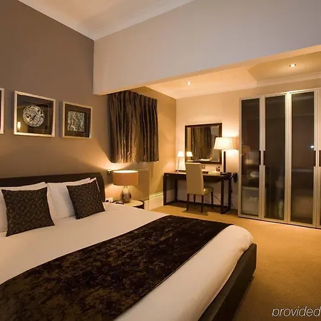 The - Putney Hotel