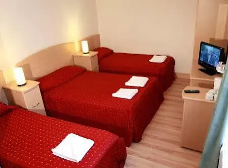 Elmwood Hotel 2*
