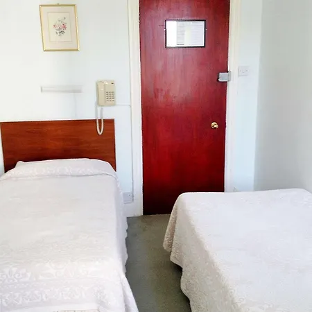 Merlyn Court 2* Лондон