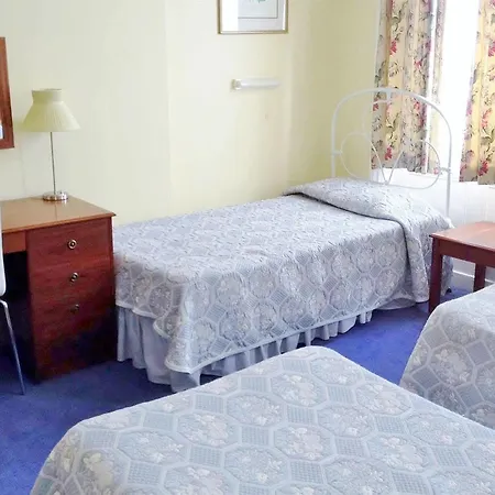 Отель Merlyn Court 2*