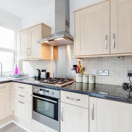 Apartment Wilton Road