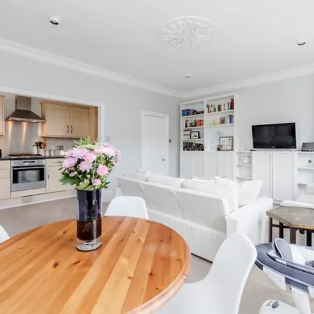 Apartment Wilton Road London