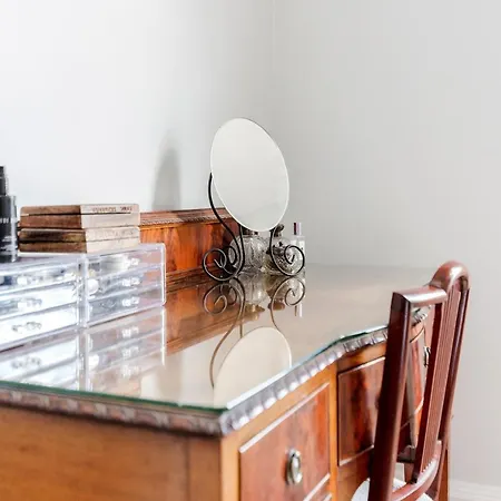 Wilton Road Apartment *