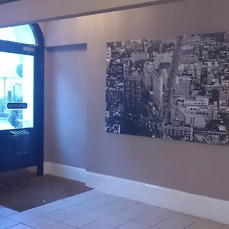 Hyde Park Court Hotel
