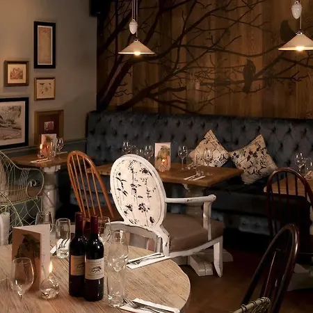 Coach & Horses Hotel