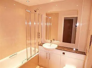 Crompton House Apartment *