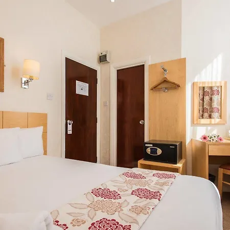 Hotell Oliver Plaza 4*
