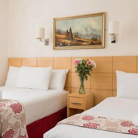 Oliver Plaza 4*
