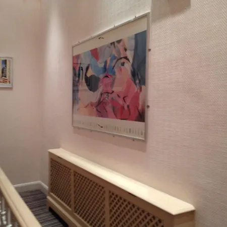 Amsterdam Hotel 2*