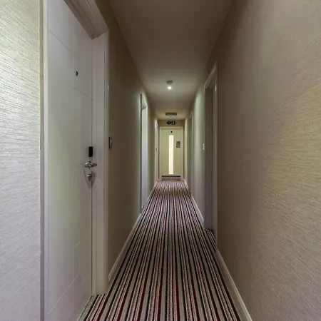 Chiswick Hotel 4*