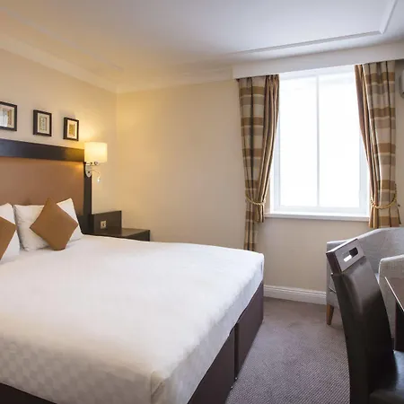 Thistle London Heathrow Terminal 5 Hotel 3*