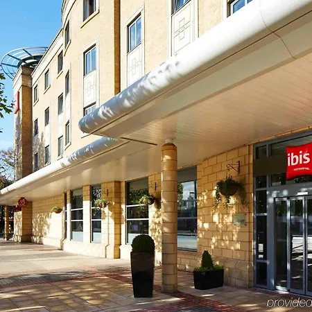 Ibis Stratford Hotel 3*