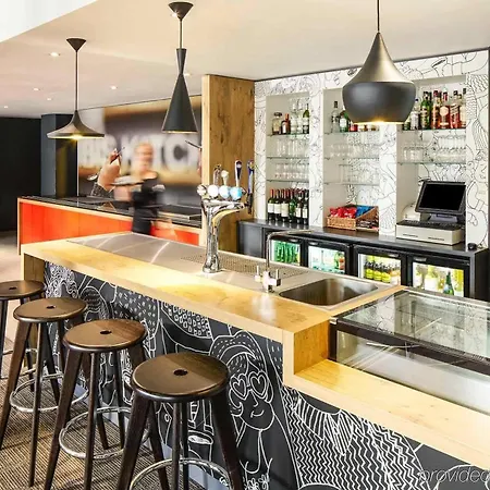 Ibis Stratford Hotel 3*