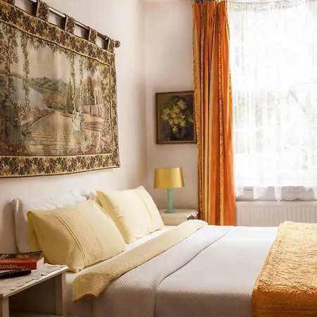 Bed & Breakfast Juliette's London