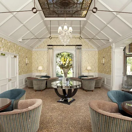 Warren House 4*