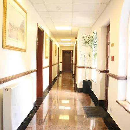Kings Paget Hotel 3*