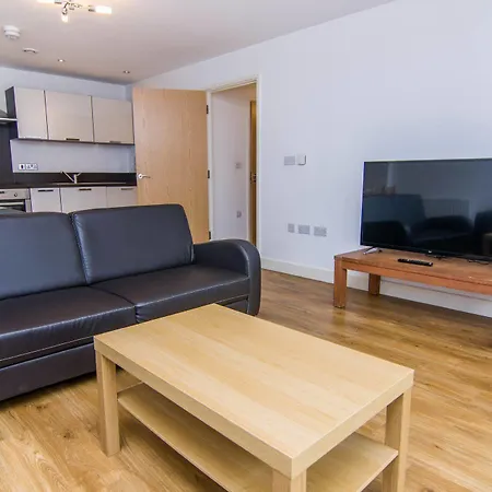 Wharf - Water Gardens Apartment *