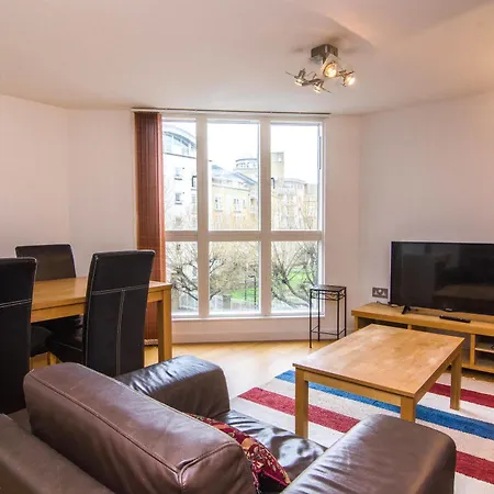 Wharf - Water Gardens Apartment