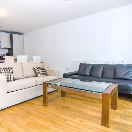 Wharf - Water Gardens Apartment *