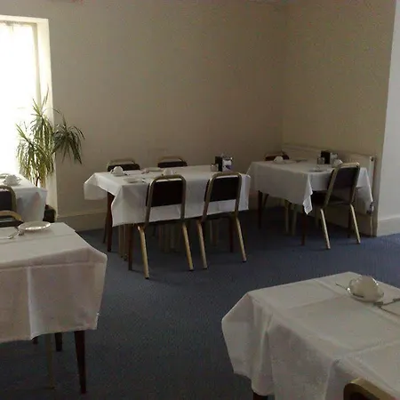 Hotel Oyo Golders 3*