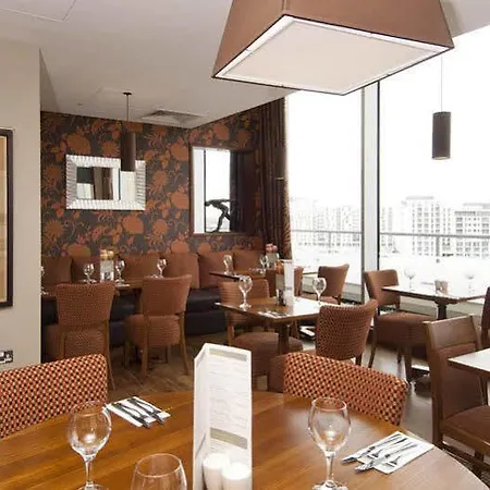 Premier Stratford Hotel 3*