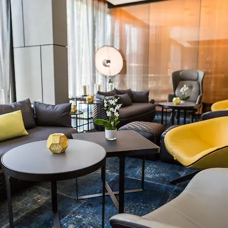Park Plaza London, Park Royal Hotel