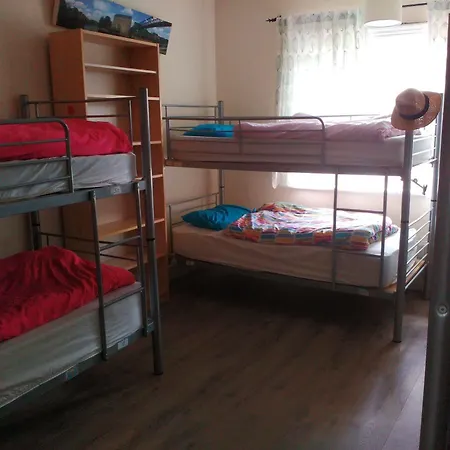 Hootananny Hostel *