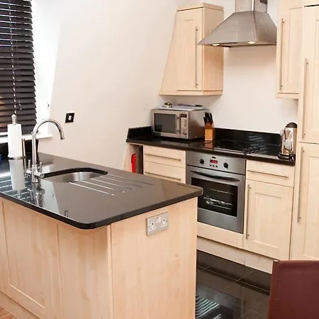 Clarendon 140 Minories 4*