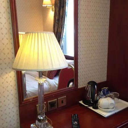 Avon Hotel 2*