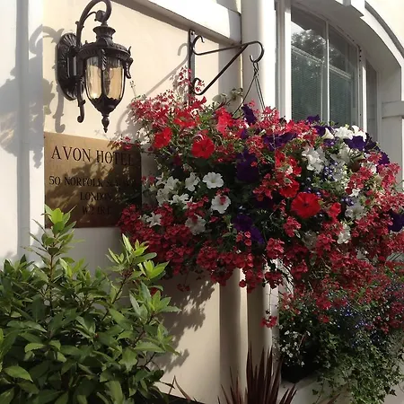 Hotel Avon