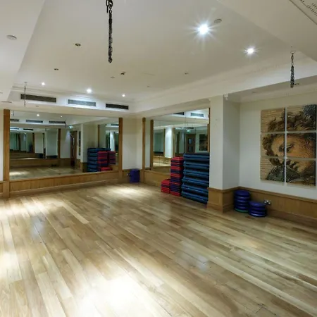 Hotel Leonardo Royal City 4*
