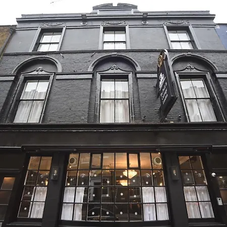 Hotel The Pack And Carriage London