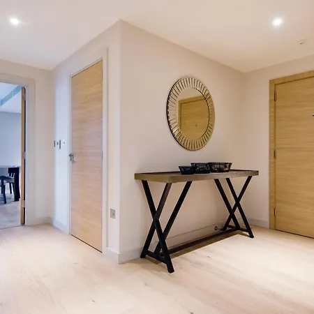 Deluxe Victoria Close To Buckingham Palace By Underthedoormat Apartment *