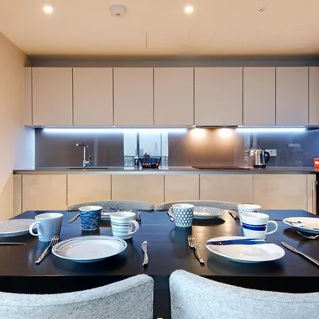 Deluxe Victoria Close To Buckingham Palace By Underthedoormat Apartment London