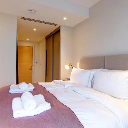 Apartment Deluxe Victoria Close To Buckingham Palace By Underthedoormat London