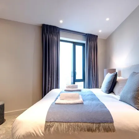 Deluxe Victoria Close To Buckingham Palace By Underthedoormat *